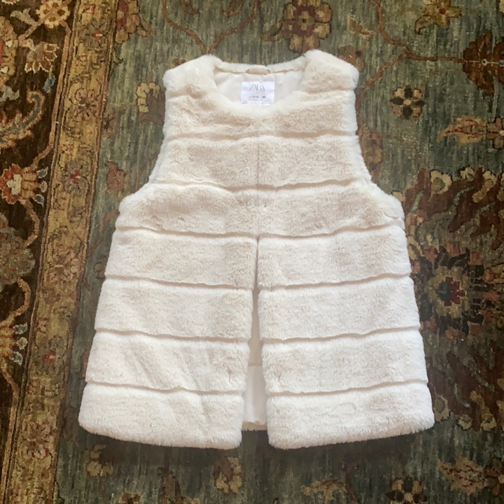 Zara Puffy Fur Vest 11/12